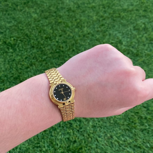 GUCCI DIAMOND S-STEEL BLACK DIAL GOLD-TONE WOMEN'S WATCH 9200L-0037540 - Picture 2 of 10